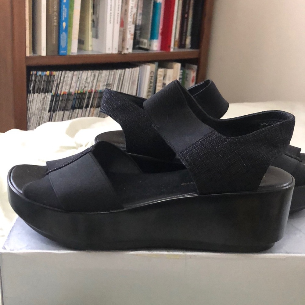 Robert Clergerie made in Paris France. Size 8.5.